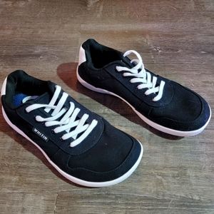 BRAND NEW. WHITIN barefoot, minimalist sneakers size 40.